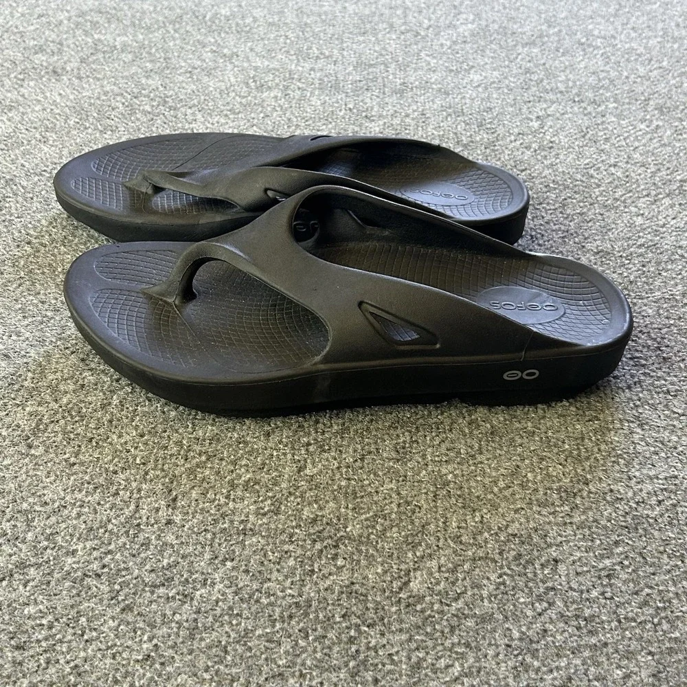 OOFOS Sandals Original  Mens 10 Women 12 EU 43 Black Thong Flip Flop Comfort